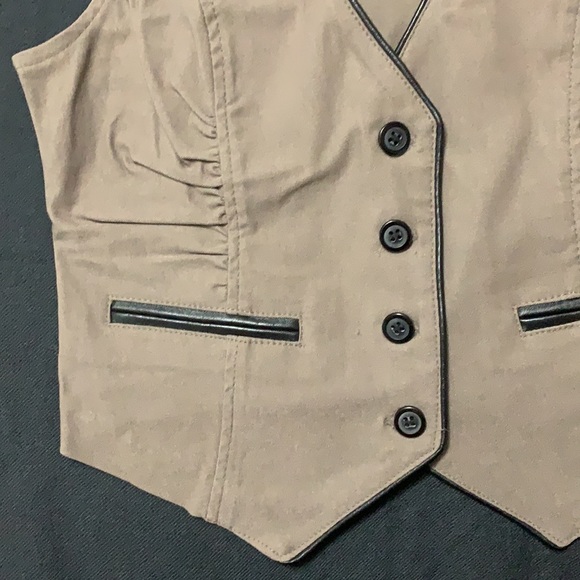 Style Vest - Picture 2 of 5